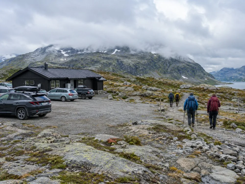 The &Oslash;ygardst&oslash;l car park and service building at the start of the Kjerag trail